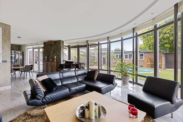 Photo - For sale: UNIQUE OPPORTUNITY! DETACHED, ABUNDANT SPACE. SCHEDULE YOUR VIEWING!